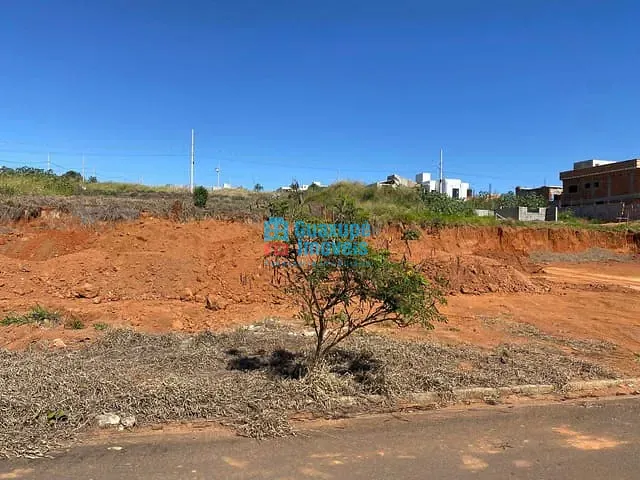 Terreno com 387m², à venda, no bairro Residencial Vale da Mata em Guaxupé
