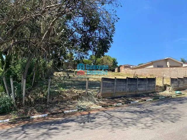 Terreno com 1500m², à venda, no bairro Recreio dos Bandeirantes em Guaxupé