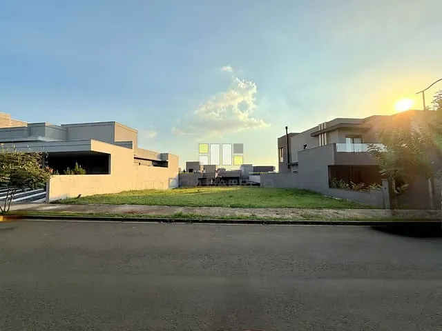 Terreno com 452m², à venda, no bairro Parque Nova Carioba em Americana