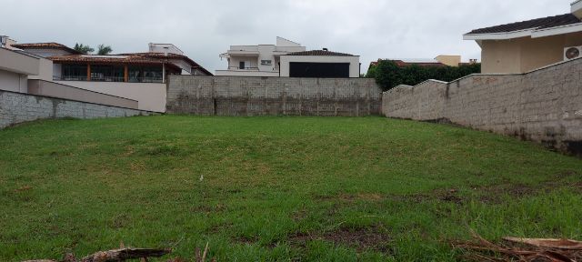 Terreno com 700m², à venda, no bairro Condomínio Colonial Village I em Pindamonhangaba