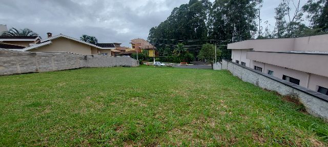Terreno com 700m², à venda, no bairro Condomínio Colonial Village I em Pindamonhangaba