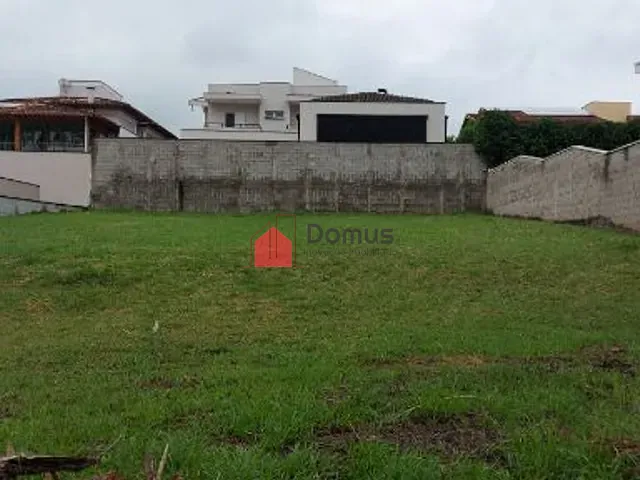 Terreno com 700m², à venda, no bairro Condomínio Colonial Village I em Pindamonhangaba