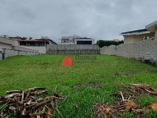 Terreno com 700m², à venda, no bairro Condomínio Colonial Village I em Pindamonhangaba