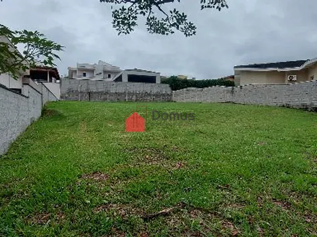 Terreno com 700m², à venda, no bairro Condomínio Colonial Village I em Pindamonhangaba