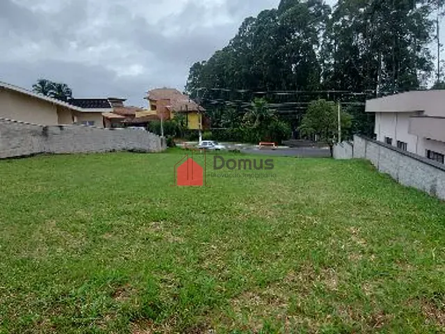 Terreno com 700m², à venda, no bairro Condomínio Colonial Village I em Pindamonhangaba