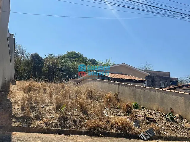 Terreno com 310m², à venda, no bairro Residencial Aroeira III em Guaxupé