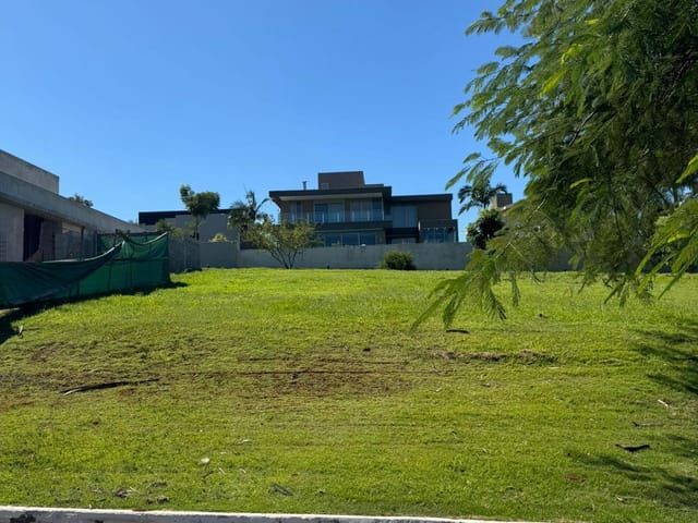 Terreno com 729m², à venda, no bairro Villaggio do Engenho em Cambé