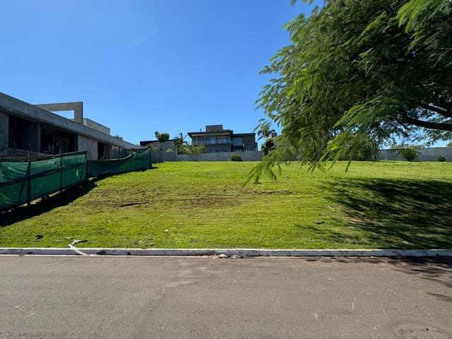 Terreno com 729m², à venda, no bairro Villaggio do Engenho em Cambé