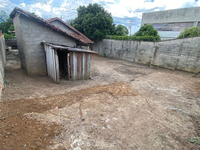 Terreno com 350m², à venda, no bairro Jardim Elvira Moreira em Pindamonhangaba