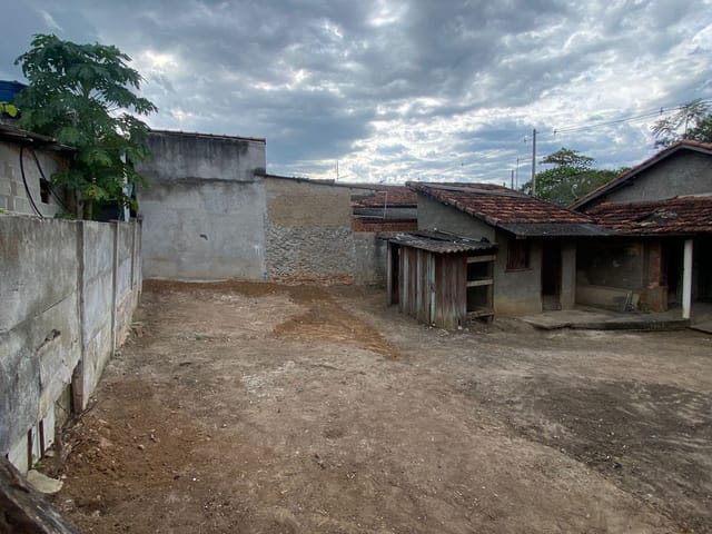 Terreno com 350m², à venda, no bairro Jardim Elvira Moreira em Pindamonhangaba