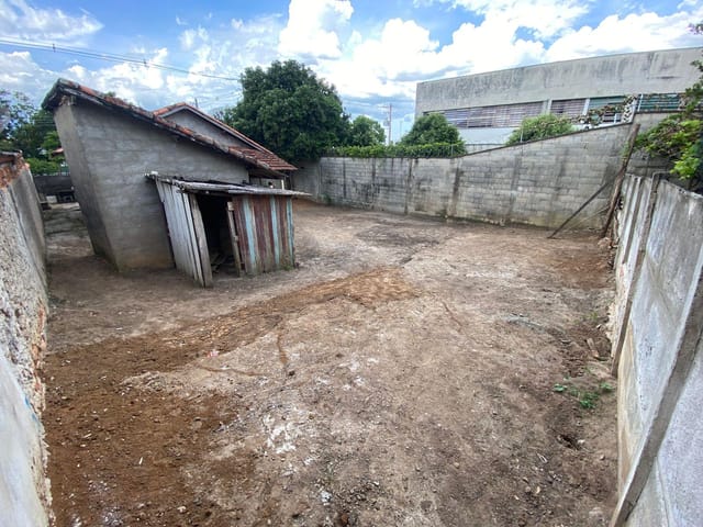 Terreno com 350m², à venda, no bairro Jardim Elvira Moreira em Pindamonhangaba