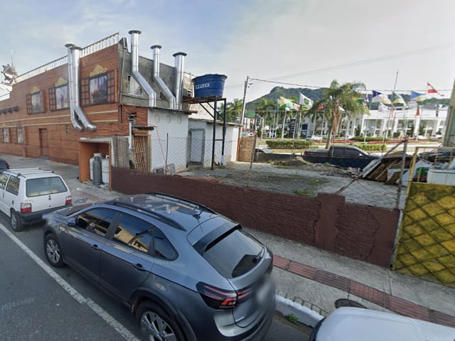 Terreno com 1054m², à venda, no bairro Centro em Balneário Camboriú