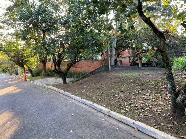 Terreno com 1032m², à venda, no bairro Granja Viana em Carapicuíba