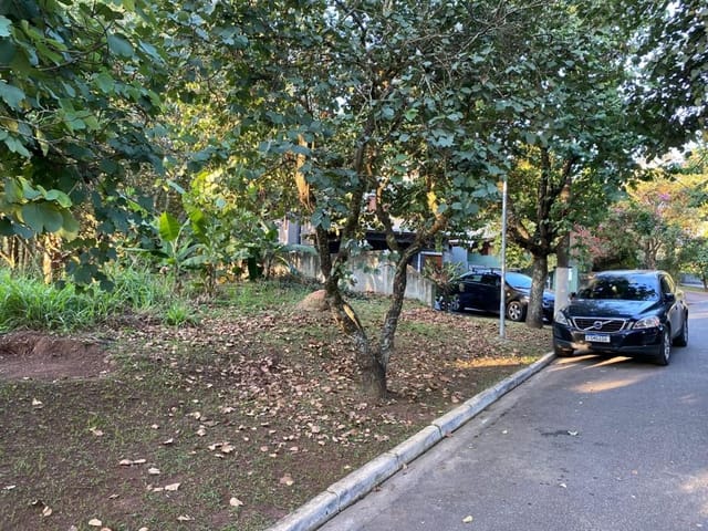 Terreno com 1032m², à venda, no bairro Granja Viana em Carapicuíba