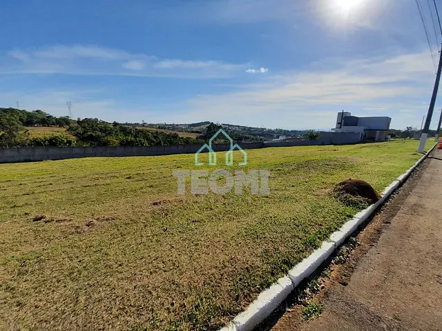 Terreno com 2000m², à venda, no bairro Chácara São Félix em Taubaté