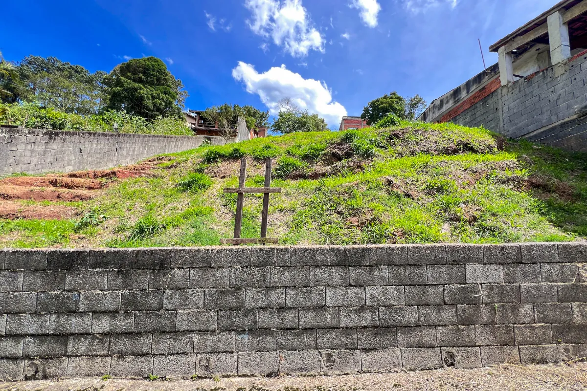 Terreno residencial para venda em Santa Luzia, 382m²