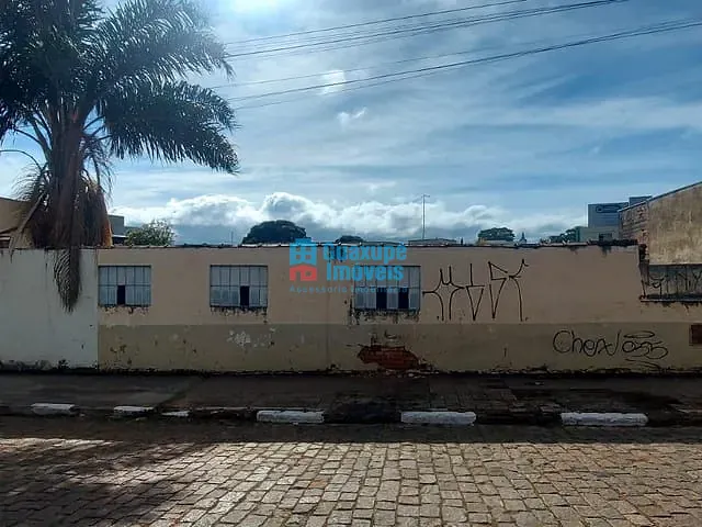 Terreno com 252m², à venda, no bairro Centro em Guaxupé