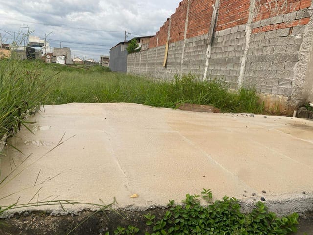 Terreno com 125m², à venda, no bairro Residencial e Comercial Portal dos Eucaliptos em Pindamonhangaba