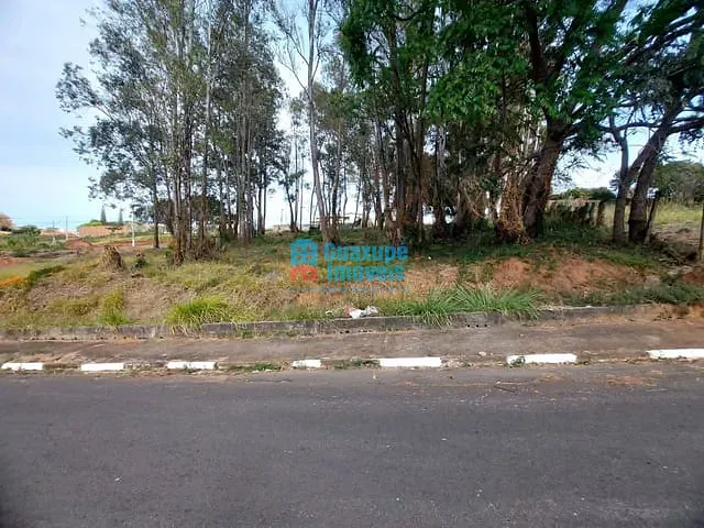 Terreno com 218m², à venda, no bairro Recreio dos Bandeirantes em Guaxupé