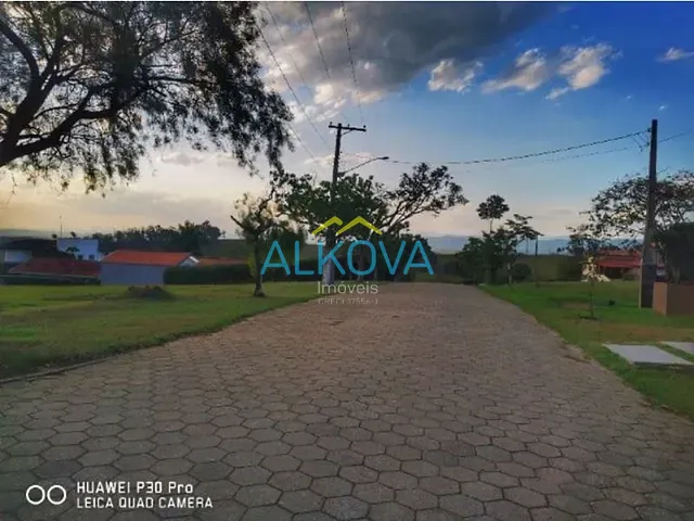 Terreno com 868m², à venda, no bairro Chácaras Santa Rita em Caçapava