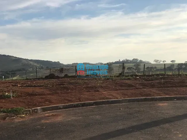 Terreno com 447m², à venda, no bairro Residencial Fazenda Planalto em Guaxupé