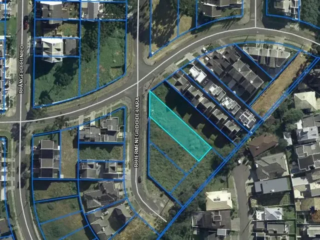 Terreno com 593m², à venda, no bairro Abranches em Curitiba