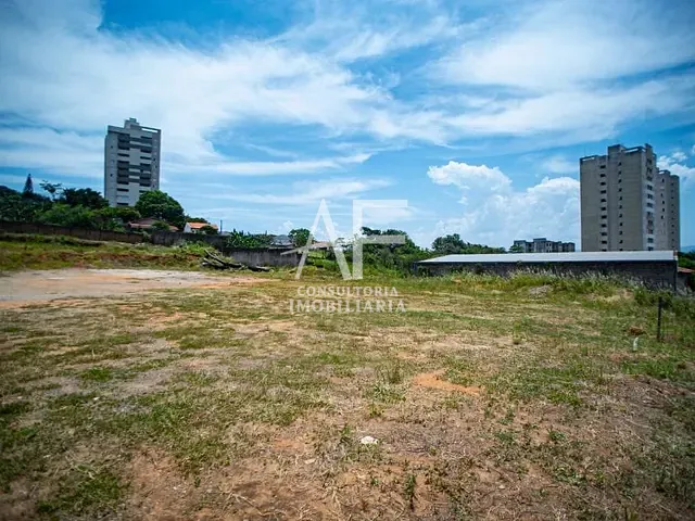 Terreno com 2700m², à venda, no bairro Jardim Paulista em Taubaté