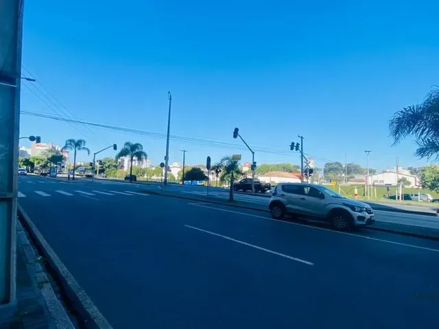 Prédio para alugar, no bairro Cristo Rei em Curitiba