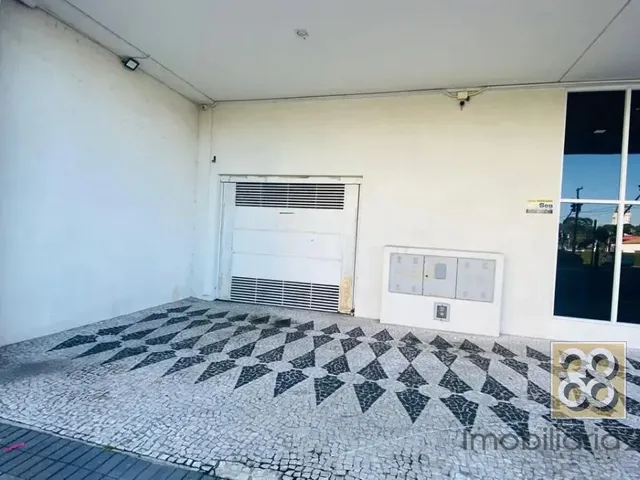 Prédio para alugar, no bairro Cristo Rei em Curitiba