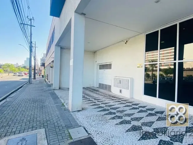 Prédio para alugar, no bairro Cristo Rei em Curitiba