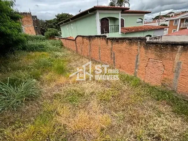 Terreno com 348m², à venda, no bairro Centro em Andradas