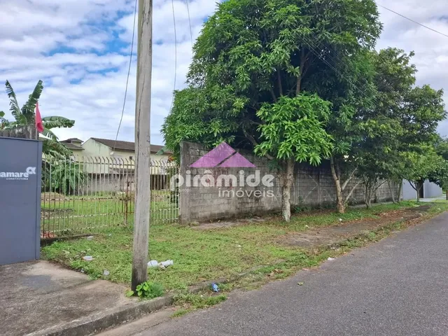 Terreno com 900m², para alugar, no bairro Parque Balneário Poiares em Caraguatatuba