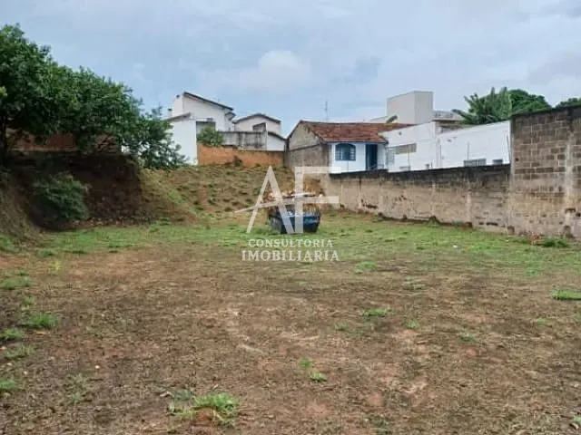 Terreno com 762m², à venda, no bairro Centro em Pindamonhangaba