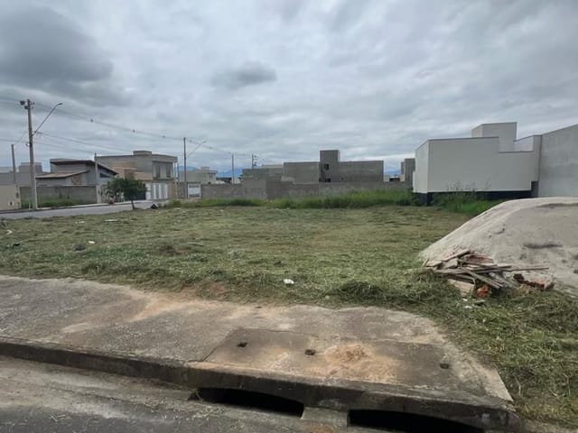 Terreno com 180m², à venda, no bairro Loteamento Santa Clara em Pindamonhangaba