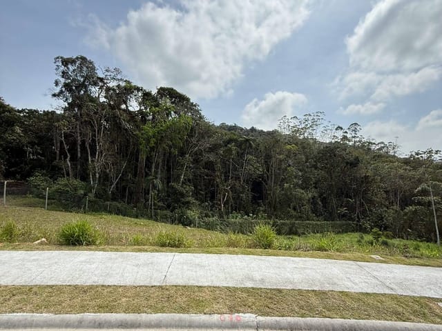 Terreno com 244m², à venda, no bairro Rio do Meio em Itajaí