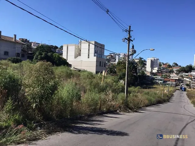 Terreno com 390m², à venda, no bairro Kayser em Caxias do Sul