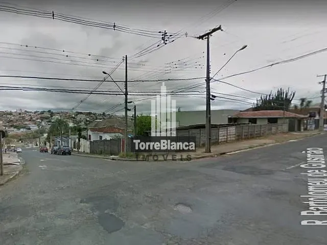 Terreno com 944m², à venda, no bairro Uvaranas em Ponta Grossa