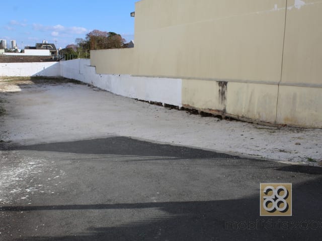 Terreno com 660m², para alugar, no bairro Hugo Lange em Curitiba