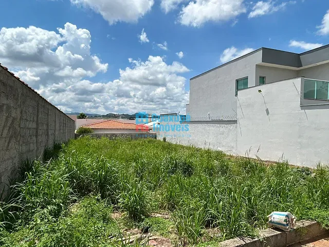 Terreno com 365m², à venda, no bairro Jardim Primavera III em Guaxupé