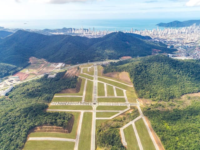 Terreno com 300m², à venda, no bairro Várzea do Ranchinho em Camboriú