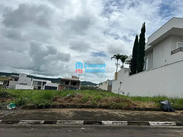Terreno com 360m², à venda, no bairro Nova Floresta em Guaxupé