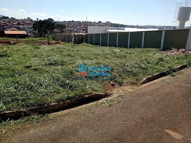 Terreno com 346m², à venda, no bairro Residencial Conquista em Guaxupé