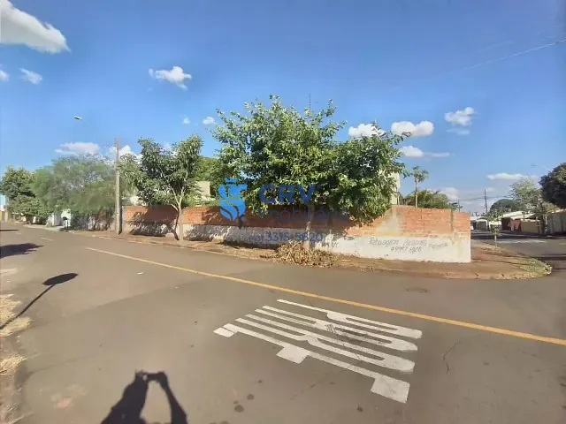 Terreno com 350m², à venda, no bairro Califórnia em Londrina