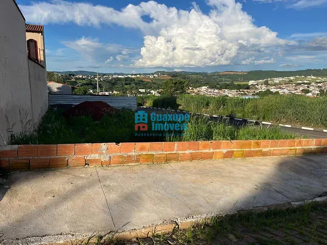 Terreno com 230m², à venda, no bairro Vila Alto Alegre em Guaxupé