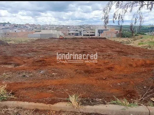 Terreno à venda, no bairro Conjunto Residencial Roberto Conceição em Cambé