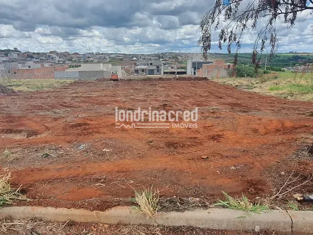Terreno à venda, no bairro Conjunto Residencial Roberto Conceição em Cambé