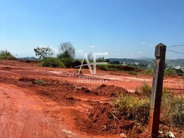 Terreno com 1400m², à venda, no bairro Jardim Baronesa em Taubaté