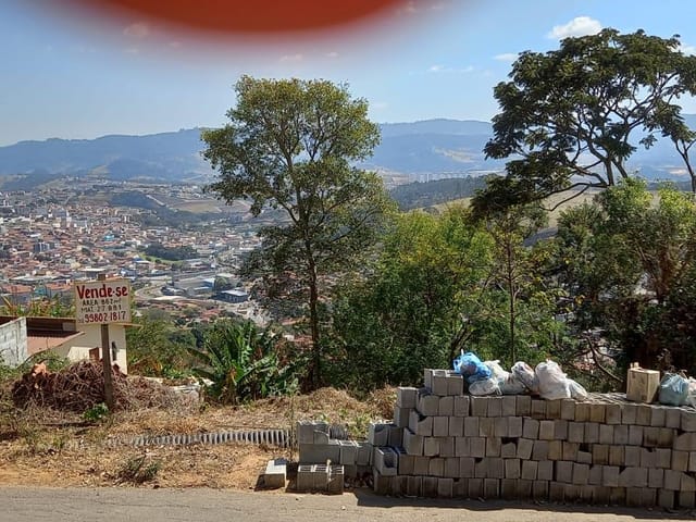 Terreno com 862m², à venda, no bairro Centro em Extrema