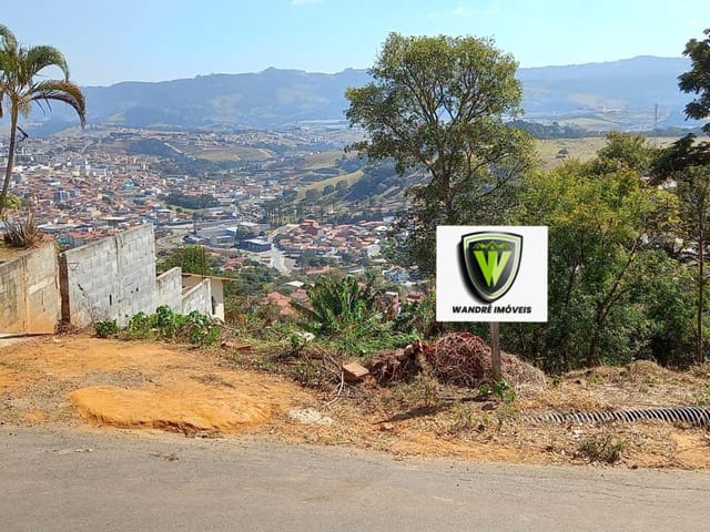 Terreno com 862m², à venda, no bairro Centro em Extrema