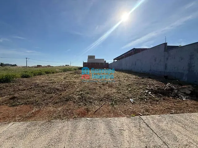 Terreno com 402m², à venda, no bairro Residencial Bosque dos Jatobás em Guaxupé